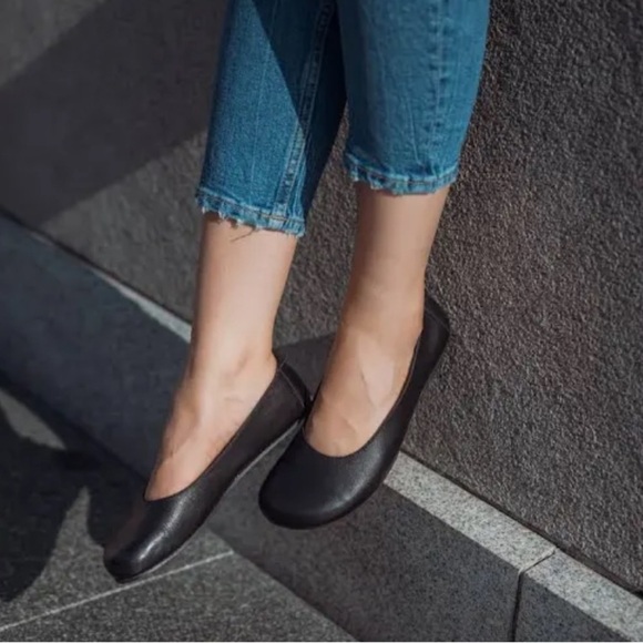 Classic Black Women's Flats - Picture 1 of 7